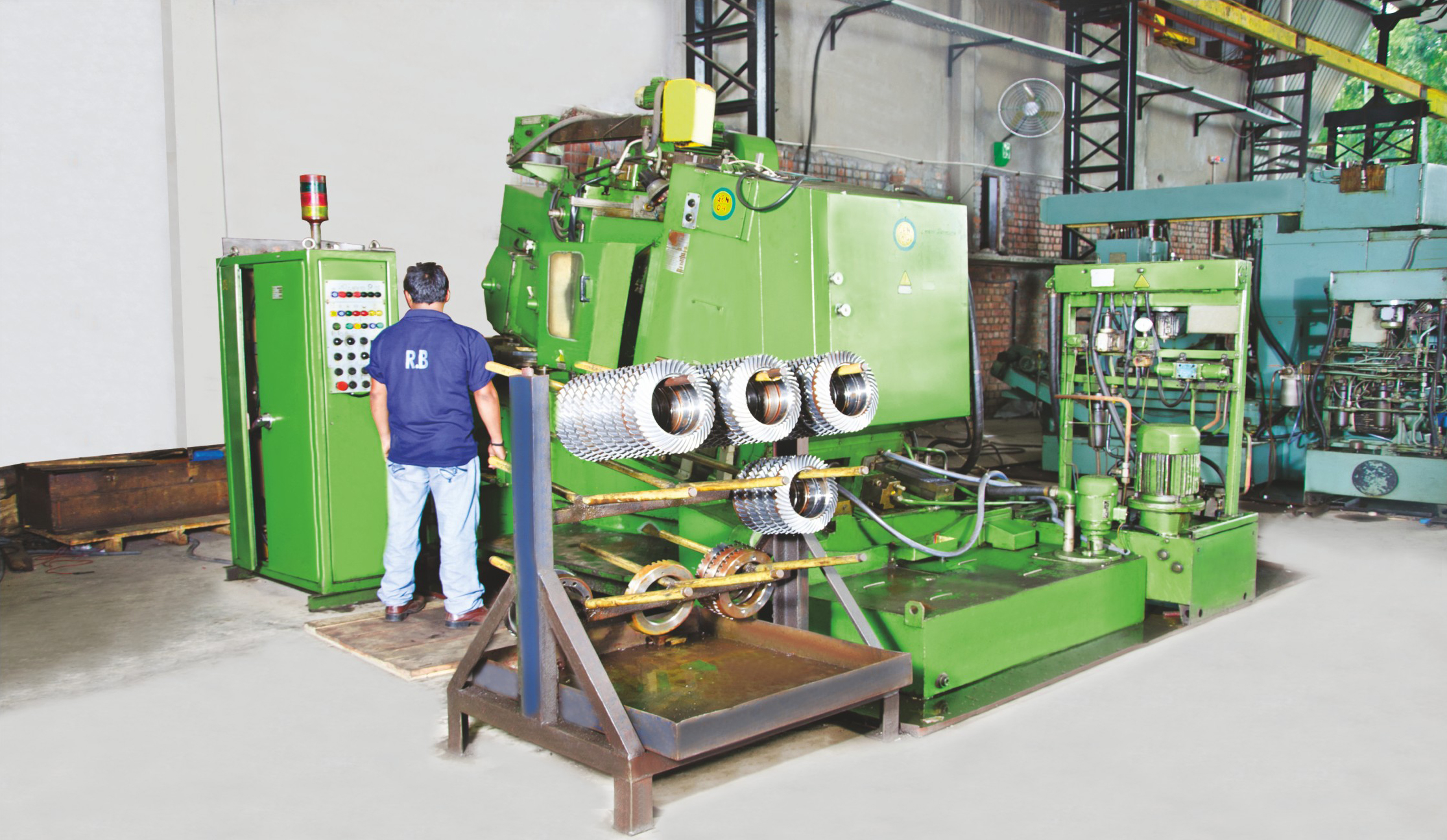gear-cutting-img